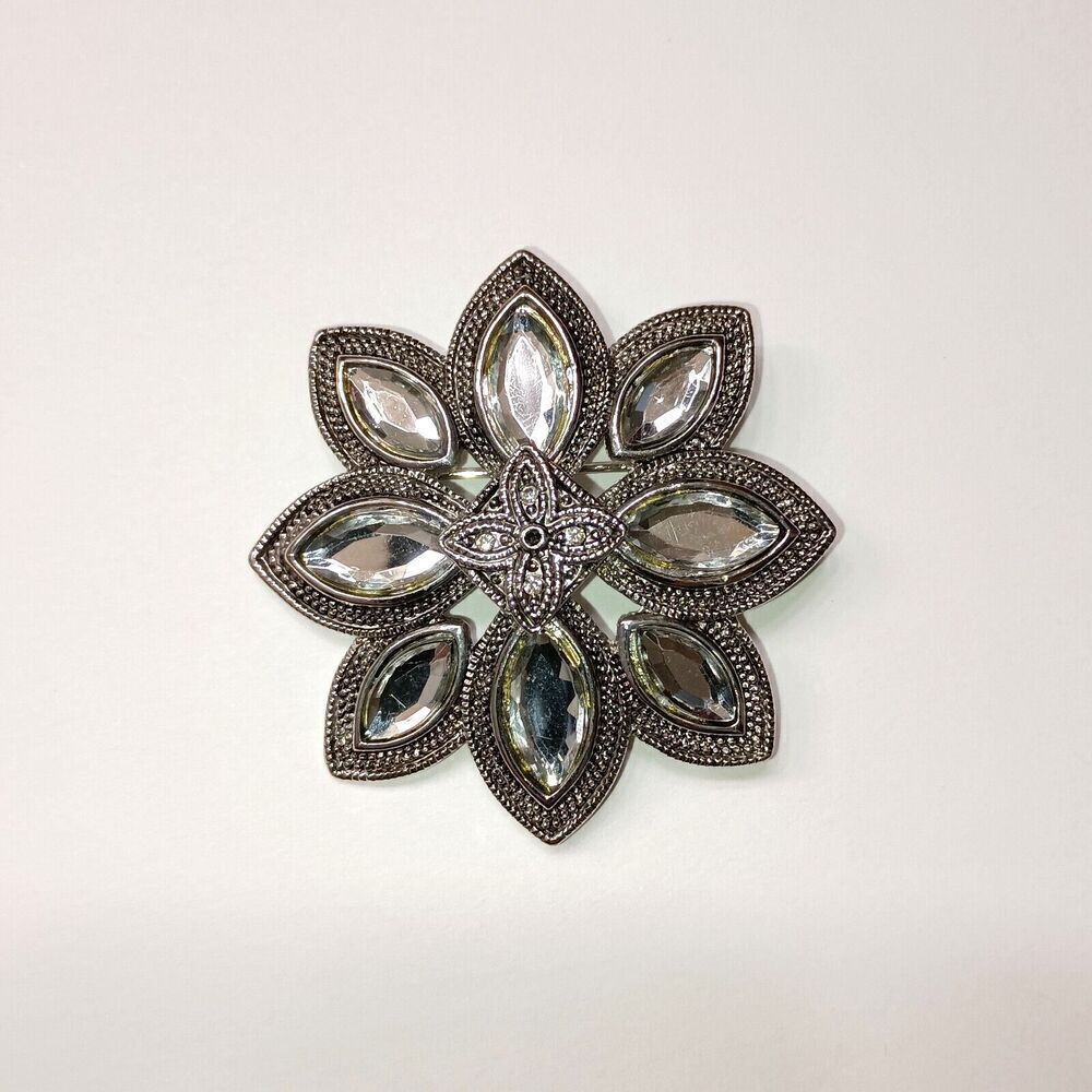 Silver Tone Petal Brooch Princess Cut Clear Gemstones Pin Art Deco Vintage - Picture 7 of 7